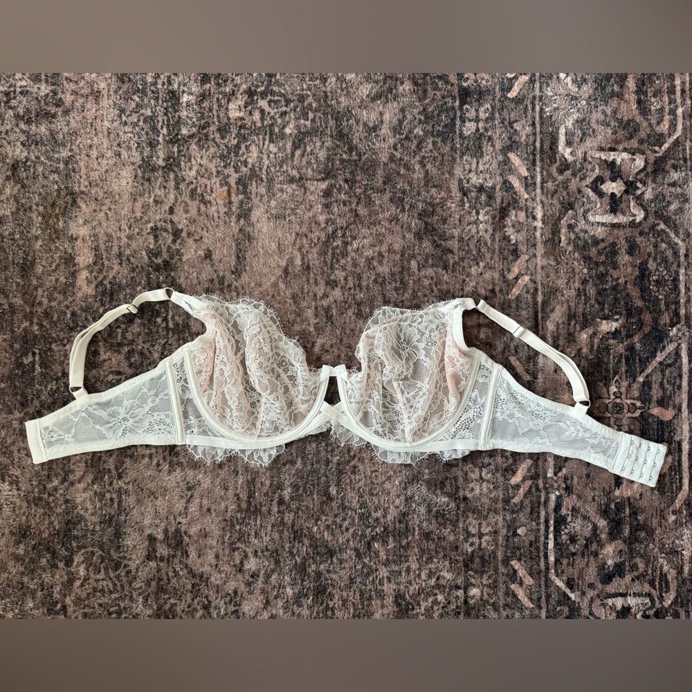 Victoria's Secret Lace Underwire Bra - White